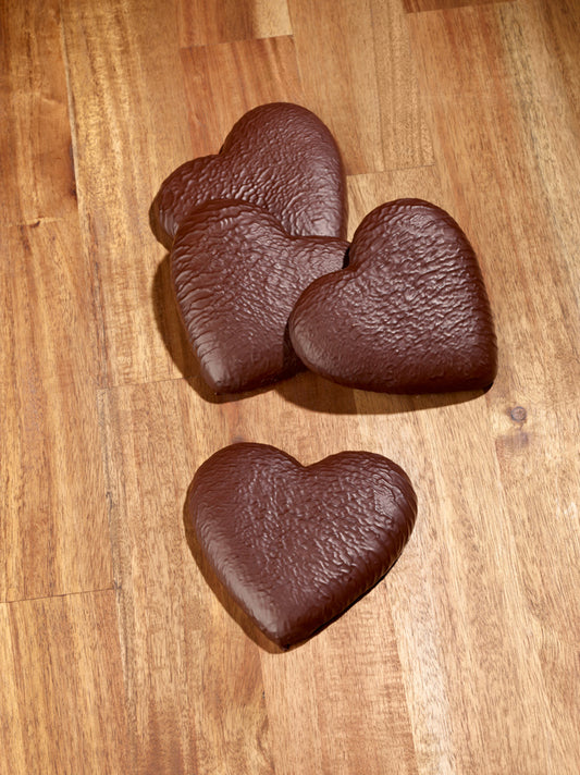 feine Pfefferkuchen-Herzen mit Schokoladenüberzug